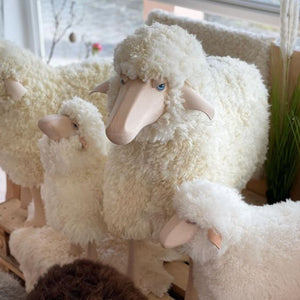 Wie man ein Schaf als Dekoration in sein Zuhause integriert