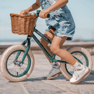Por qué su hijo debería aprender a montar en una bicicleta de equilibrio
