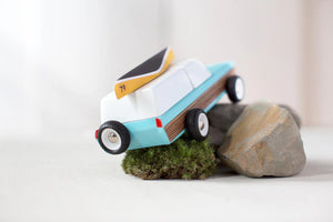 Candylab Autos: Zeitlose Spielzeugautos aus Holz