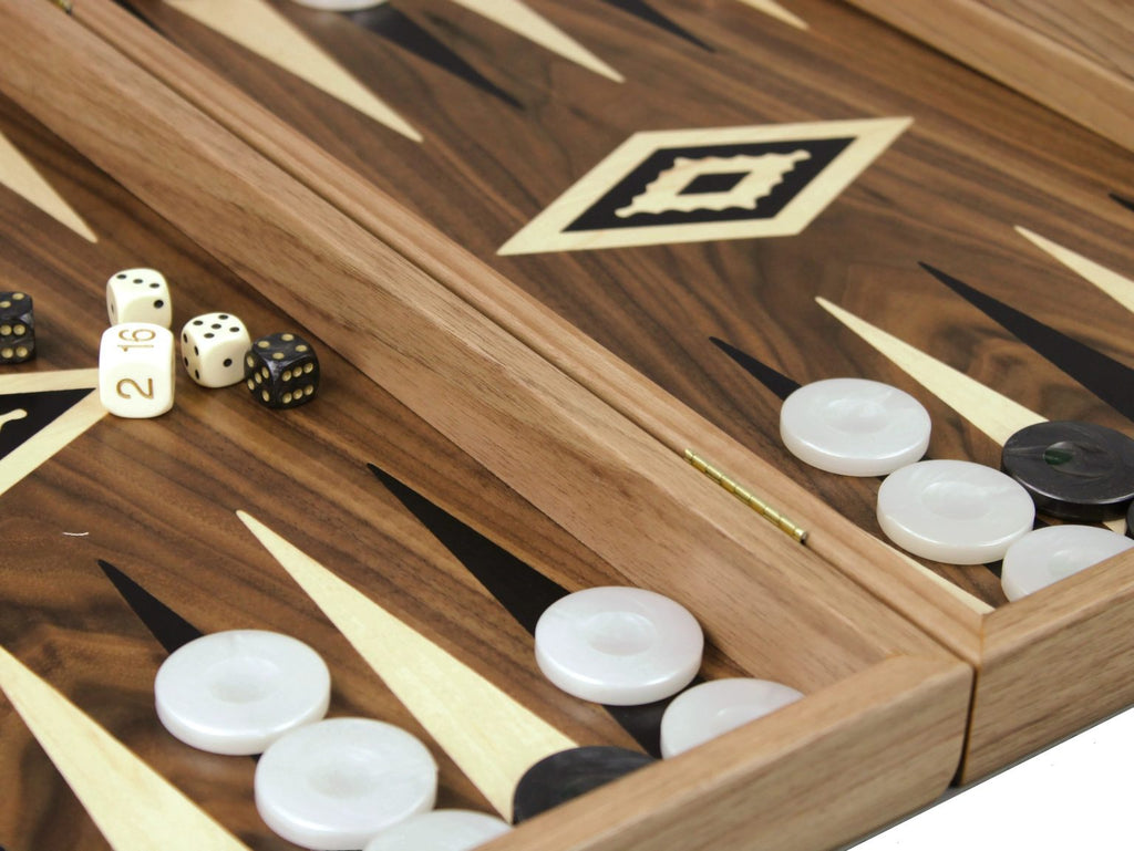 Por qué debería tener un elegante backgammon en casa