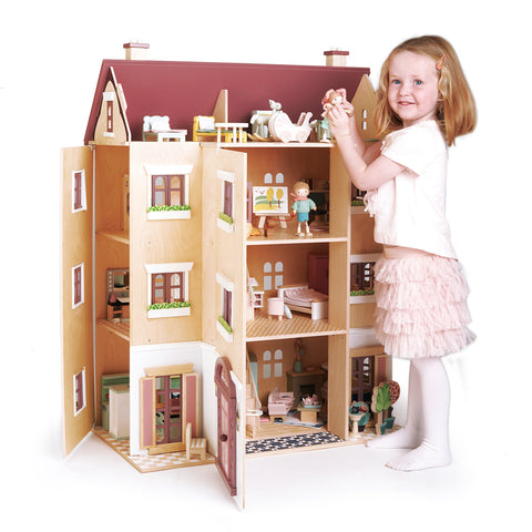 Hall Fantail Doll House