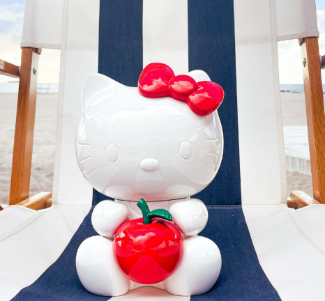 Hello Kitty with Apple Figurines 26 CM