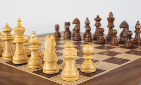 Schachspiel aus Nussbaumholz mit Staunton Schachfiguren 6.5cm König